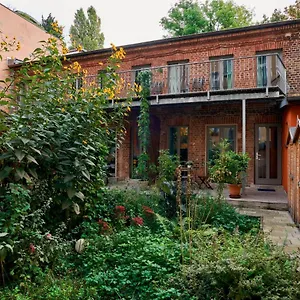 Beautiful Backyard Remise Berlin